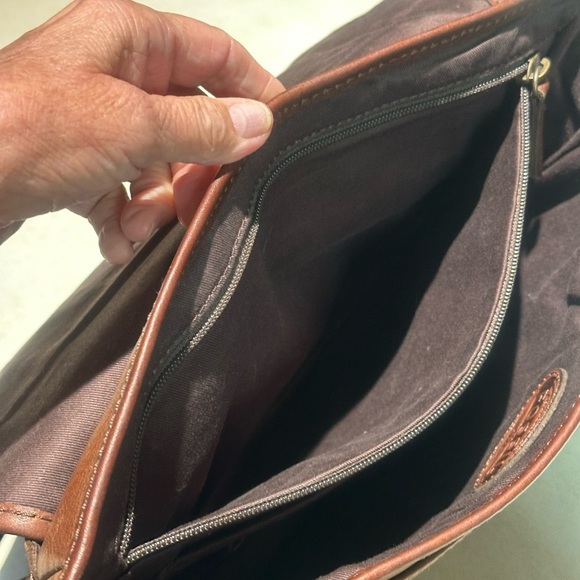 FOSSIL Brown Leather Adjustable Crossbody Shoulder Messenger Bag 12”Wx10”L x 2”D - Picture 5 of 16